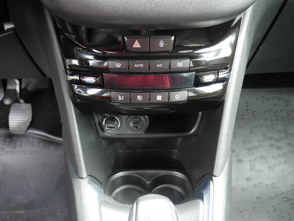 Peugeot 208 1.6i 