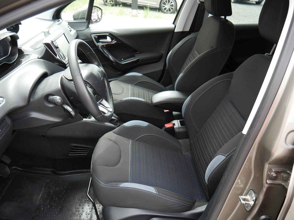 Peugeot 208 1.6i 