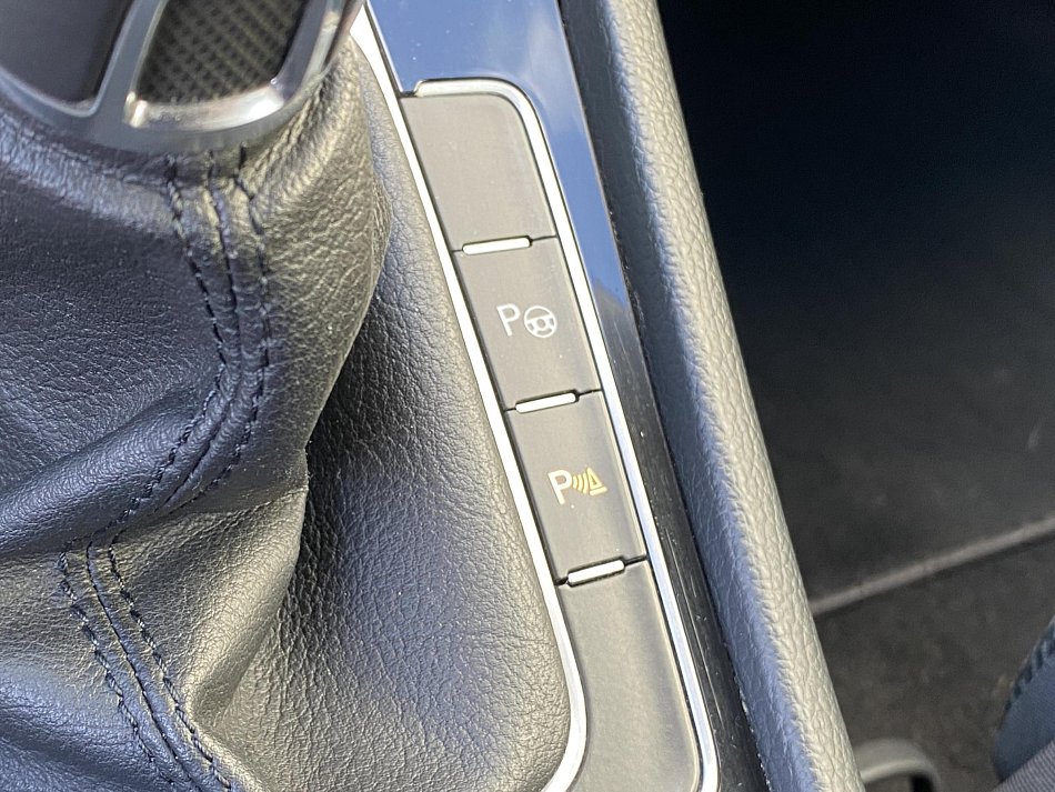 Volkswagen Golf 1.6 TDi Highline