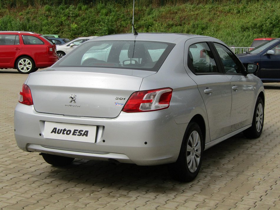 Peugeot 301 1.6 i 