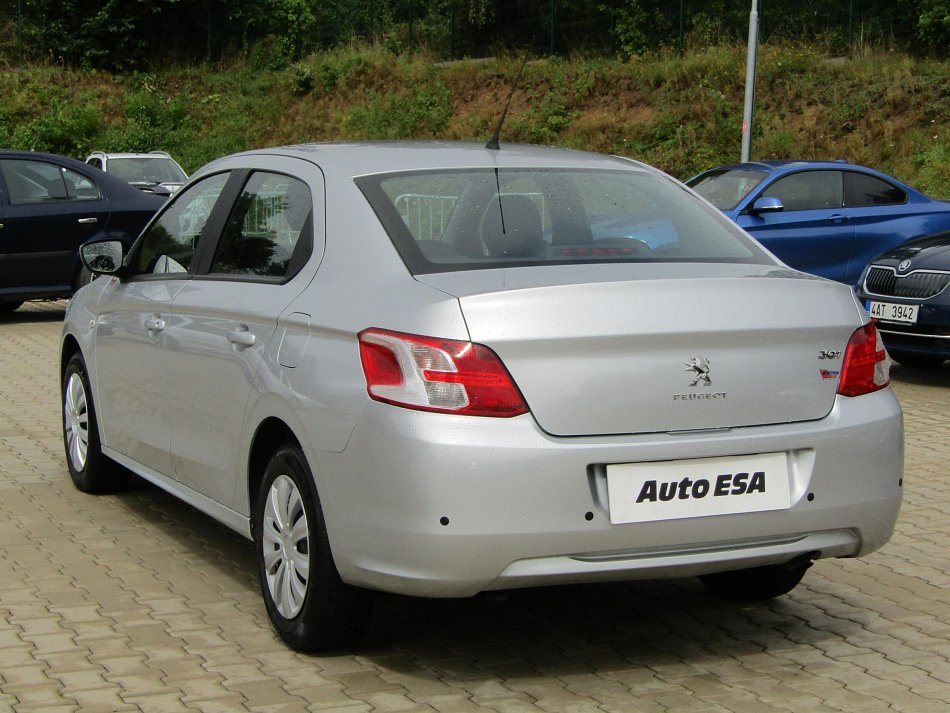 Peugeot 301 1.6 i 