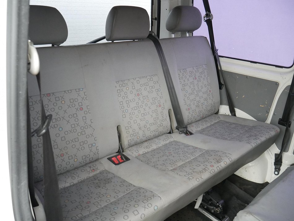 Volkswagen Transporter 2.5TDi  L2 9míst