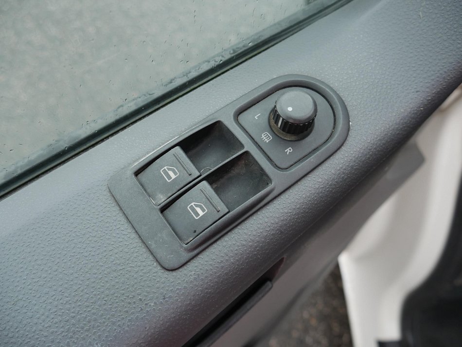 Volkswagen Transporter 2.5TDi  L2 9míst