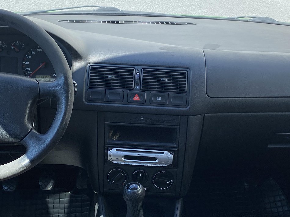 Volkswagen Golf 1.4 16V Basis
