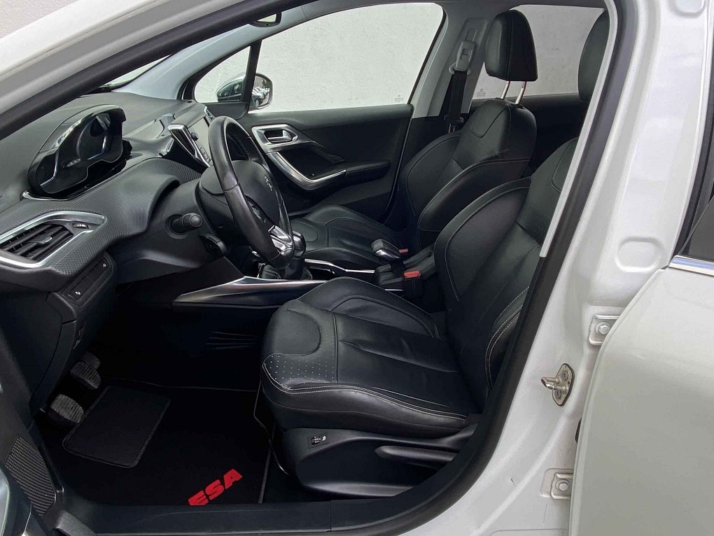 Peugeot 2008 1.6i Allure