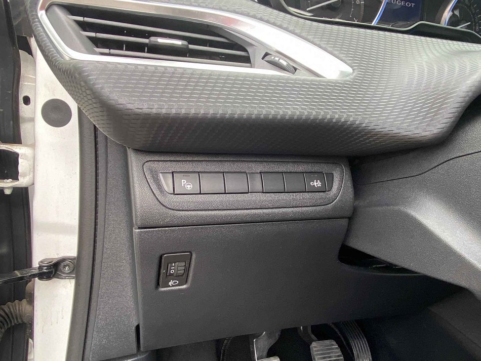 Peugeot 2008 1.6i Allure
