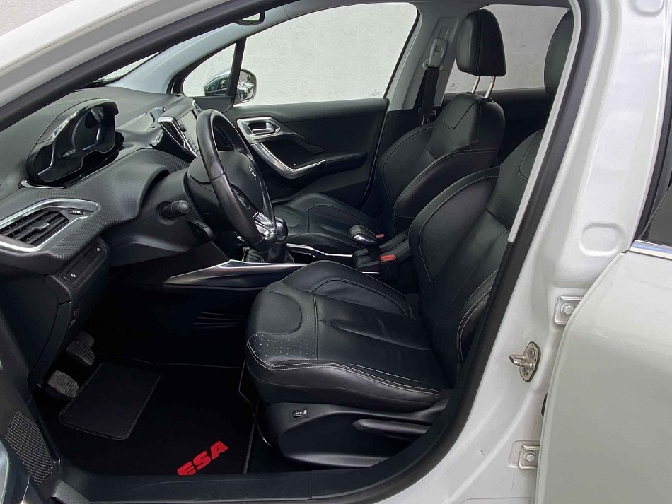 Peugeot 2008 1.6i Allure