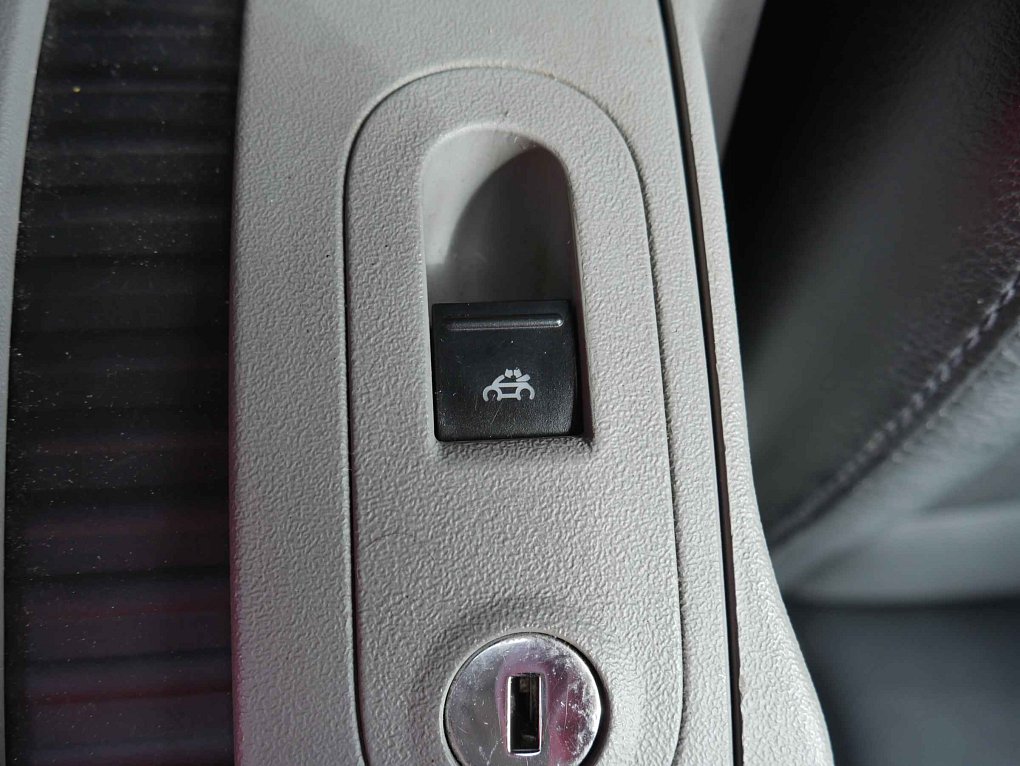 Volkswagen New Beetle 1.6 i 
