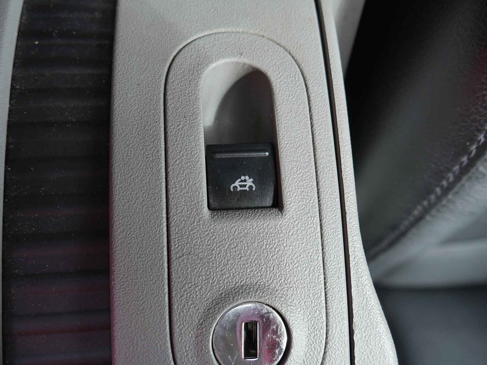 Volkswagen New Beetle 1.6 i 