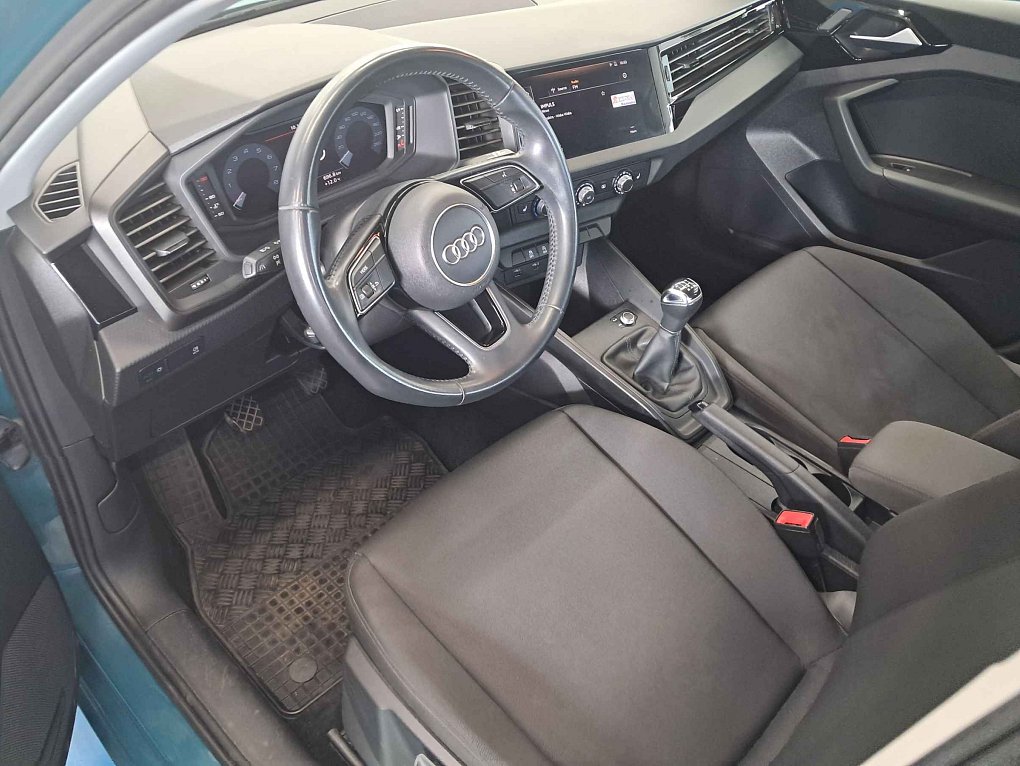 Audi A1 1.0 i 