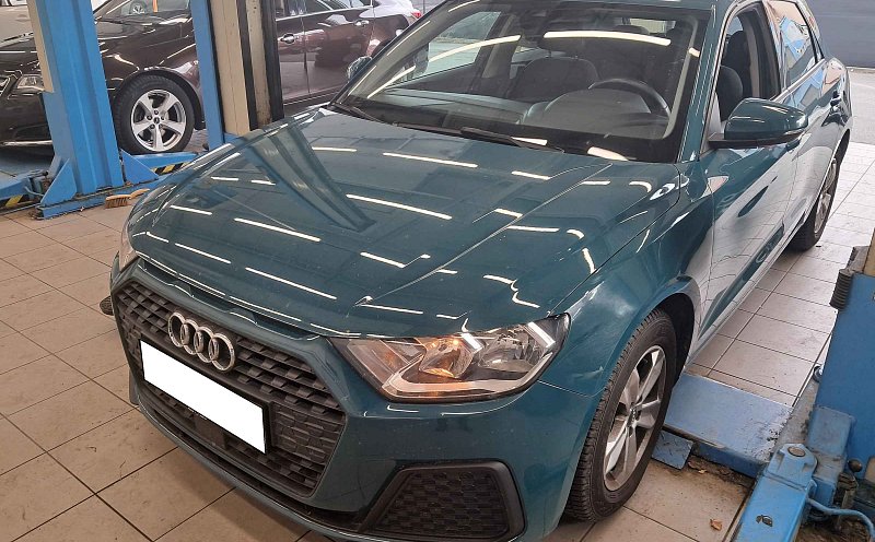 Audi A1 1.0 i 