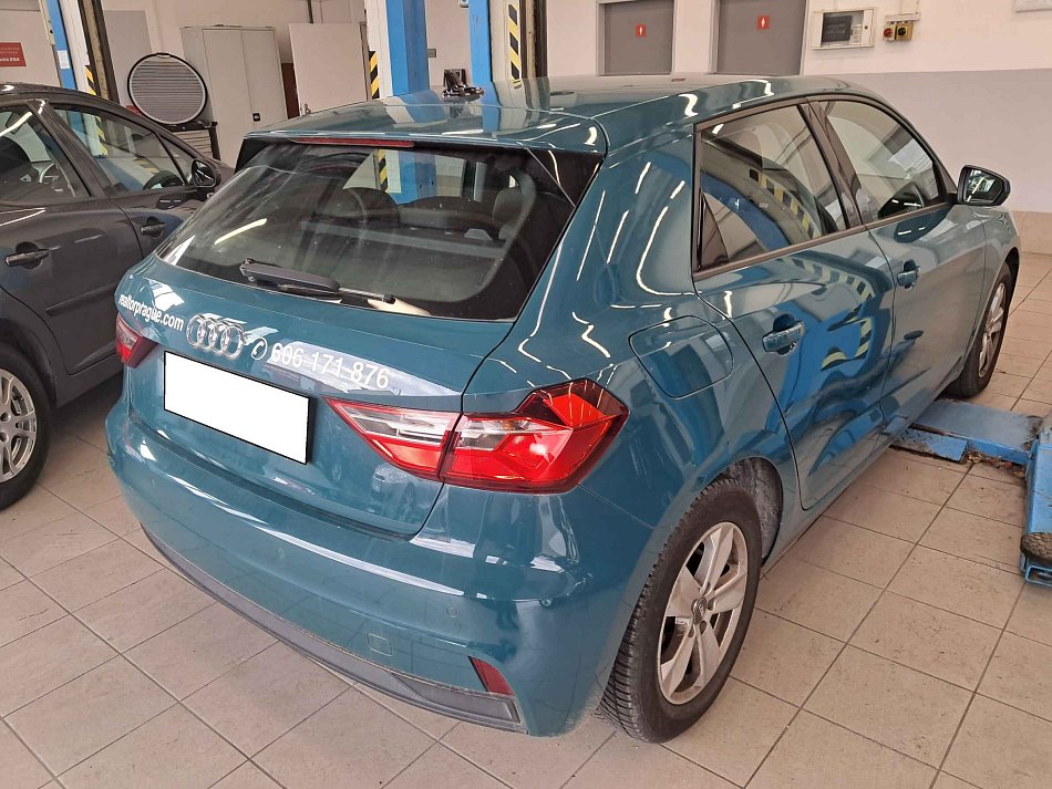 Audi A1 1.0 i 