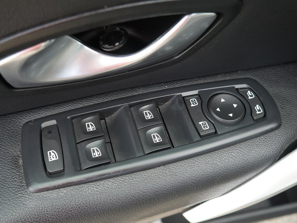 Renault Fluence 1.6i 