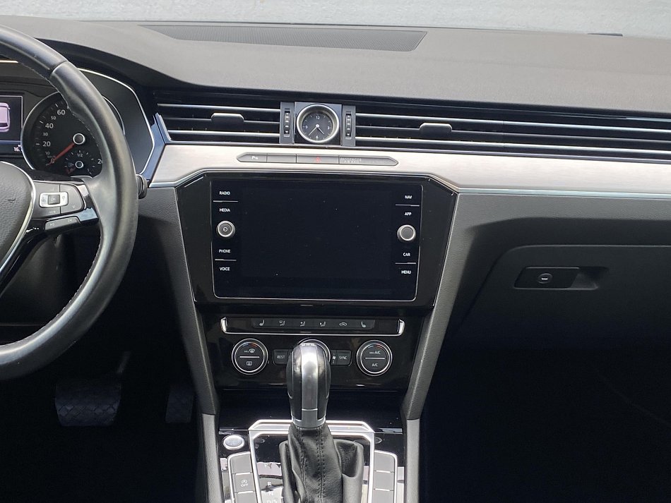 Volkswagen Passat 1.5 TSi Highline
