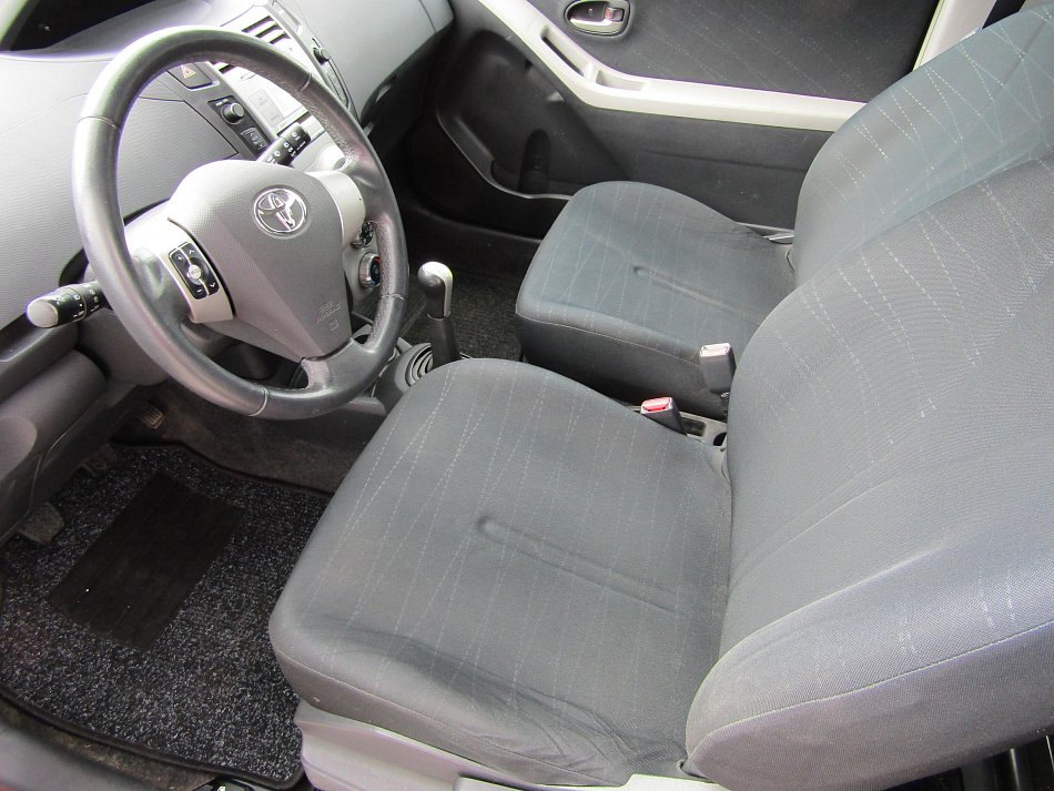 Toyota Yaris 1.3 VVT-i 