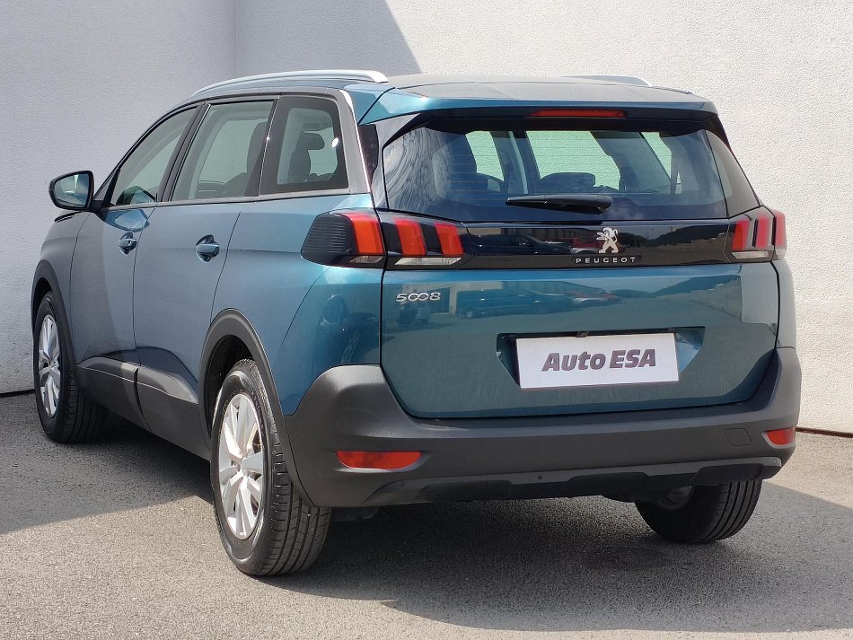 Peugeot 5008 1.2i 