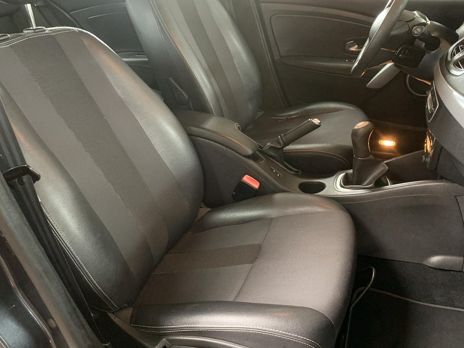 Renault Fluence 1.6i 