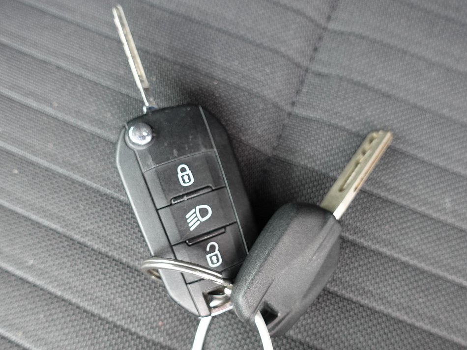 Peugeot 2008 1.2 PT Active