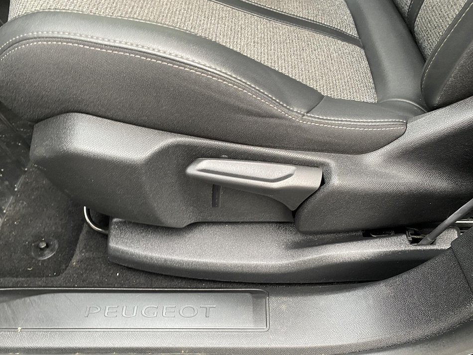 Peugeot 3008 1.2PT Allure