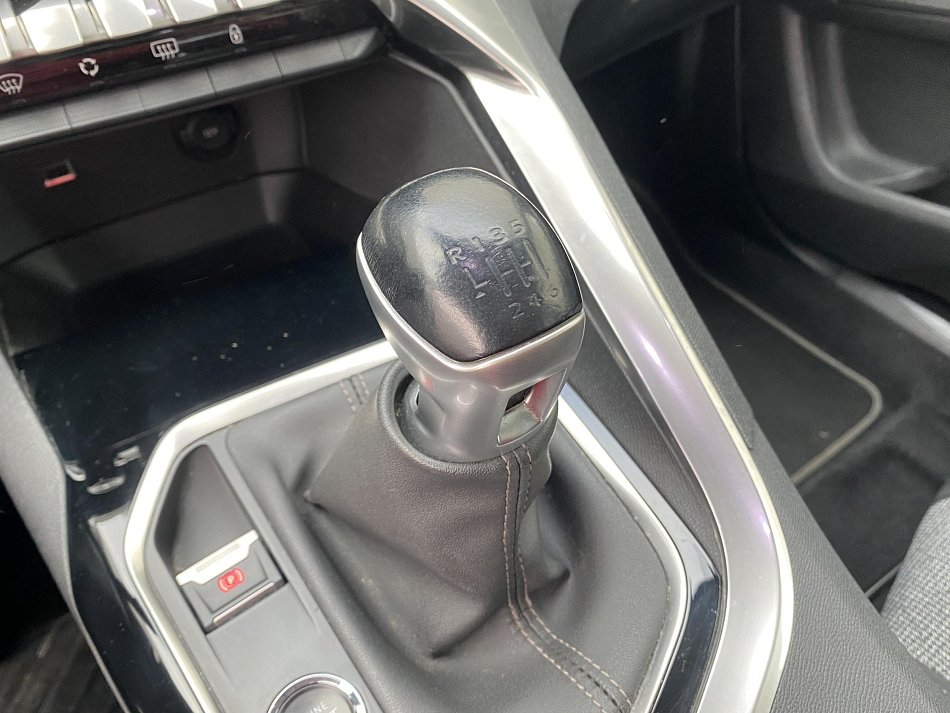 Peugeot 3008 1.2PT Allure