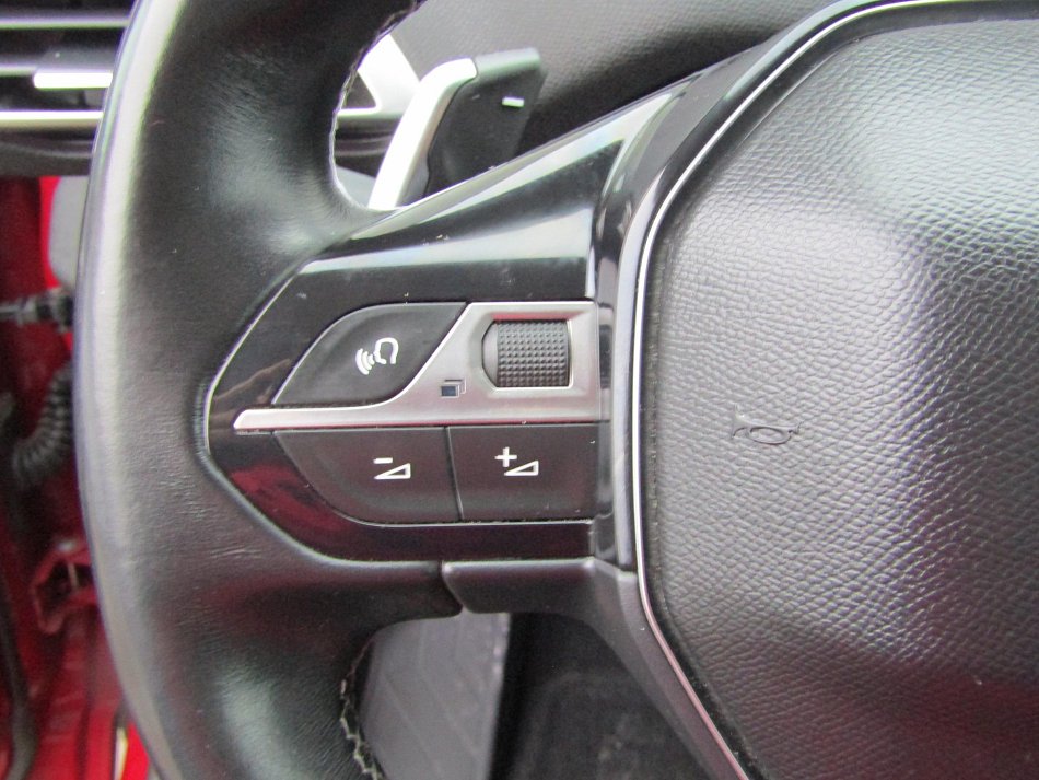 Peugeot 3008 1.2 PT Allure