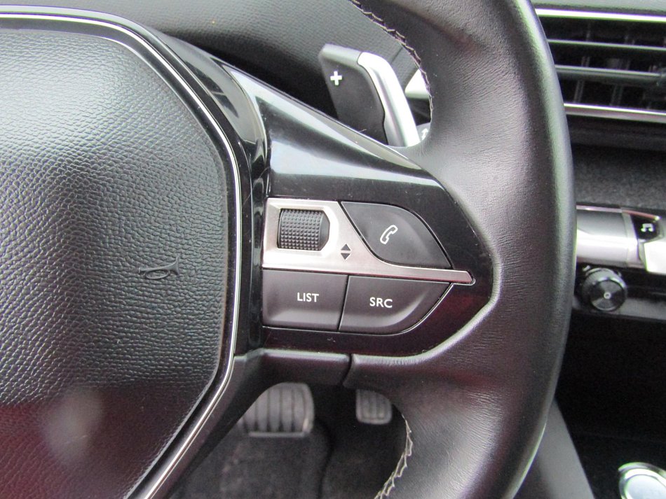 Peugeot 3008 1.2 PT Allure