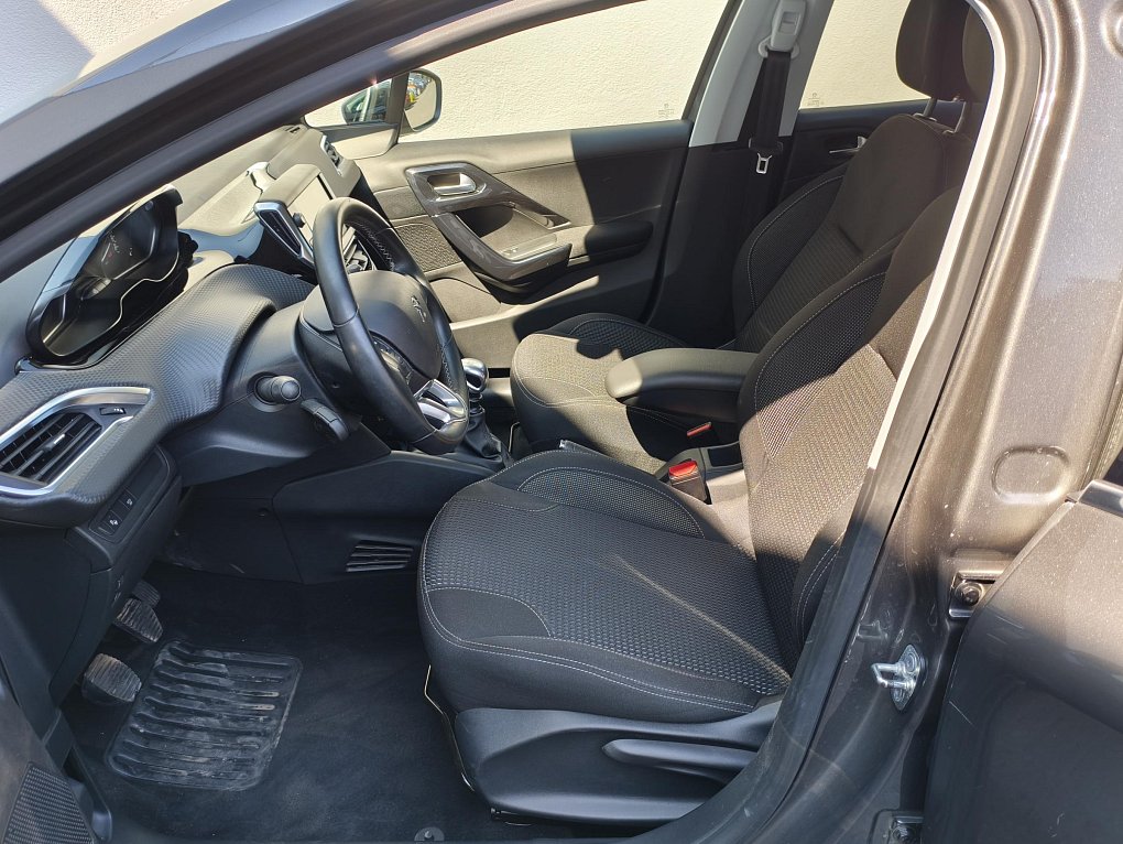 Peugeot 208 1.2PT  TechEDITION