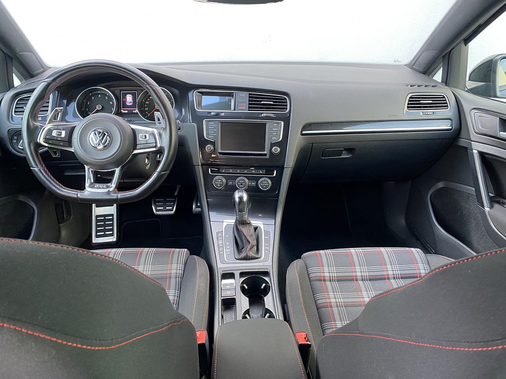 Volkswagen Golf 2.0TSi GTi