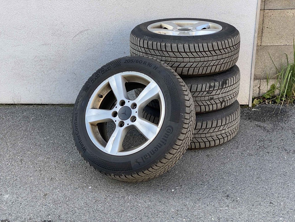 Mercedes-Benz Třída E 1.8  E200