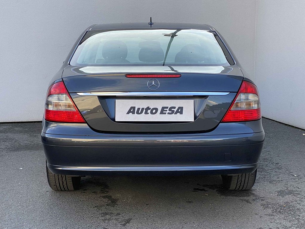 Mercedes-Benz Třída E 1.8  E200