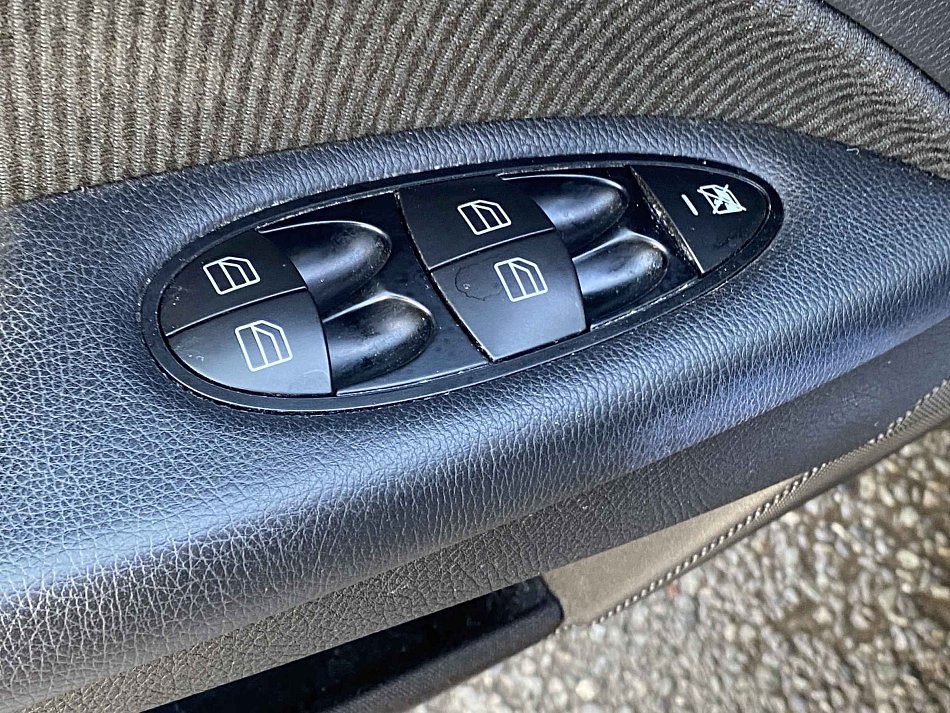 Mercedes-Benz Třída E 1.8  E200