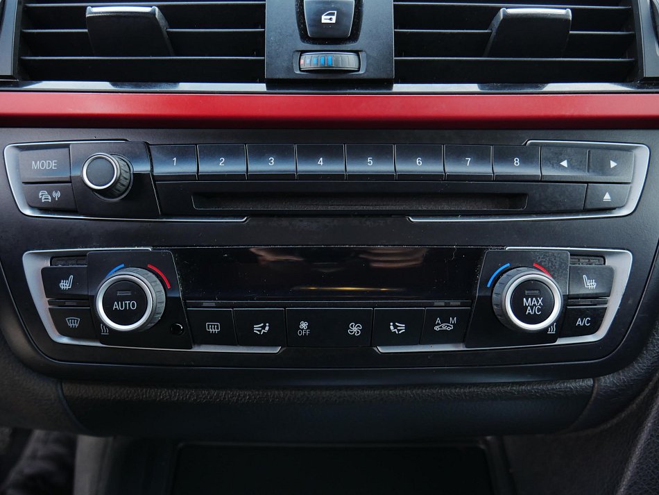 BMW Řada 3 2.0d Sport Line 320d xDrive