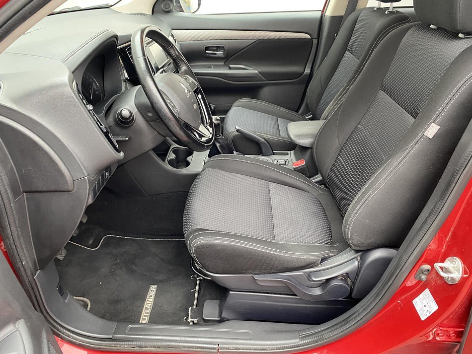 Mitsubishi Outlander 2.0 MiVEC  2WD