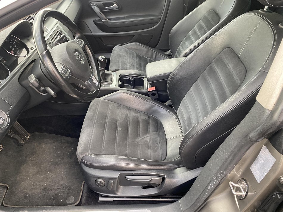 Volkswagen CC 2.0 TDi 