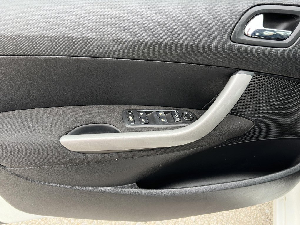 Peugeot 308 1.6 VTI 
