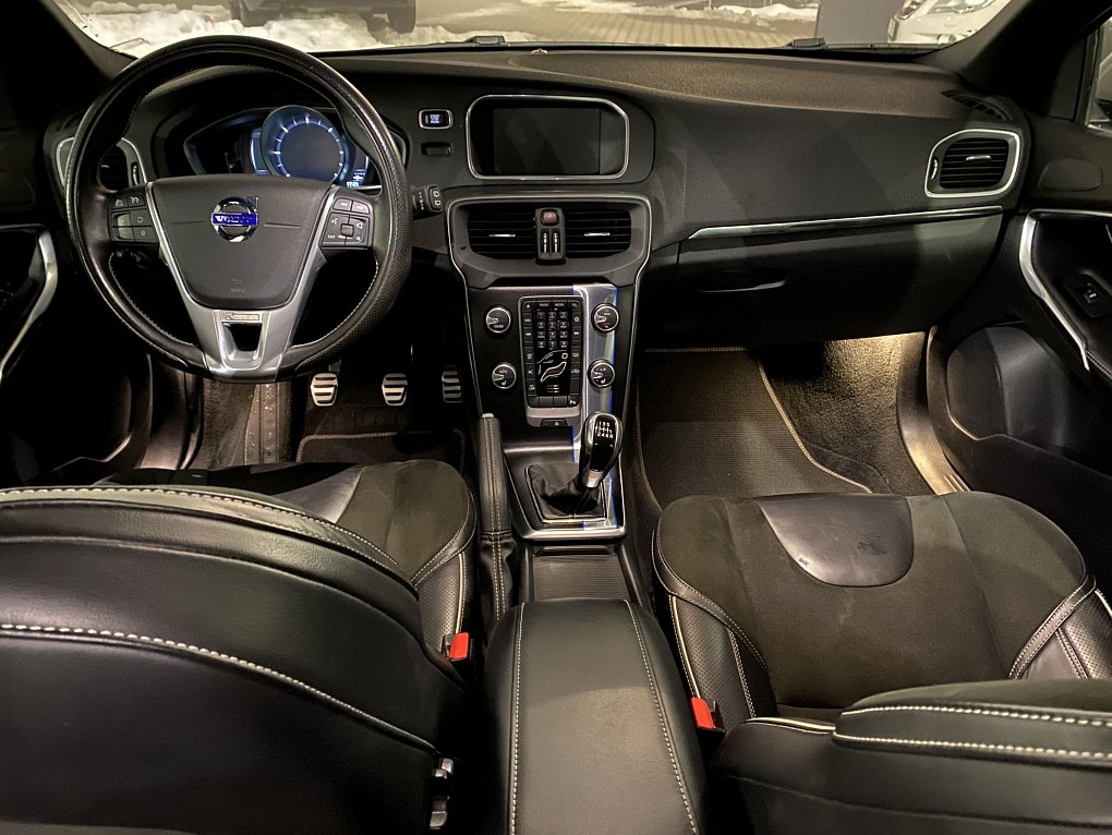 Volvo V40 2.0 D2 R-design