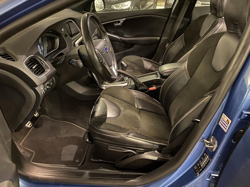 Volvo V40 2.0 D2 R-design