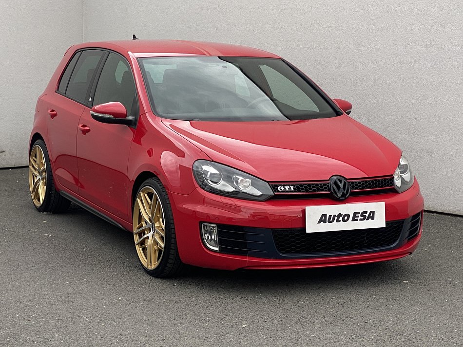Volkswagen Golf 2.0TSi Adidas Edition