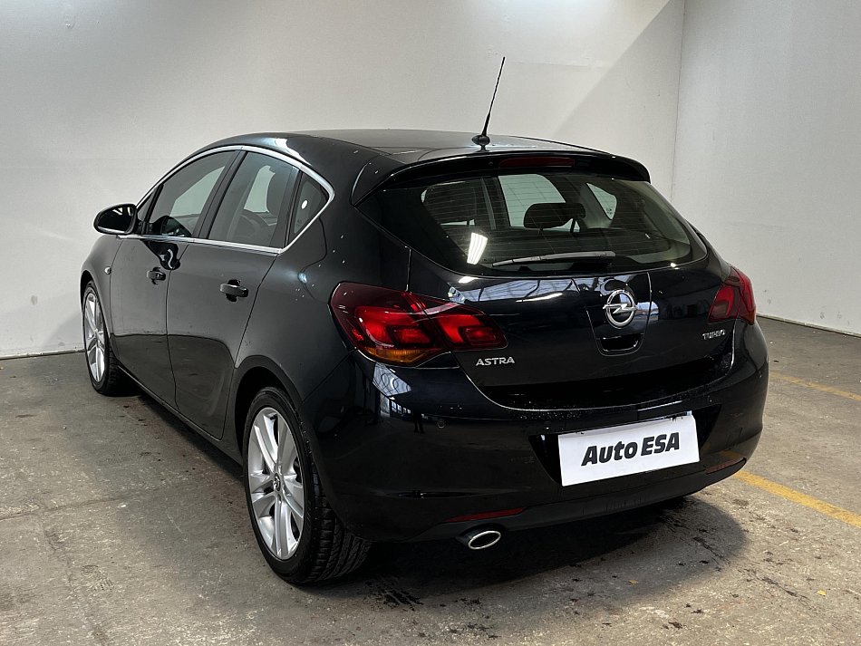 Opel Astra 1.6T Sport