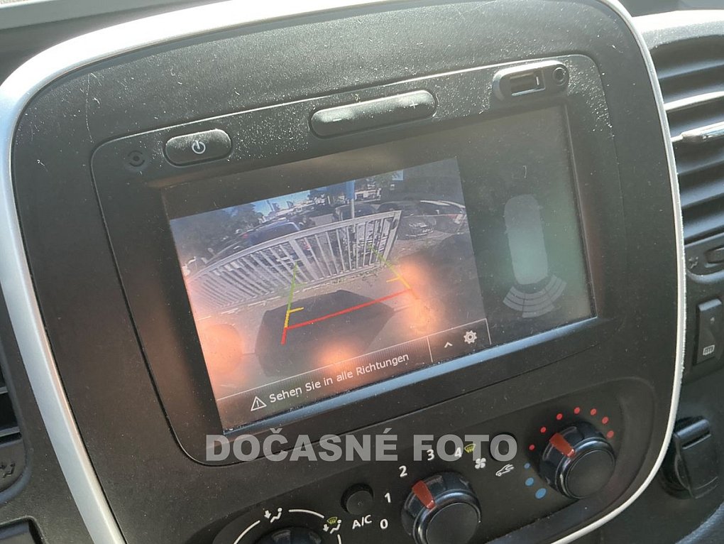 Nissan NV300 1.6dCi  L2H1 8míst