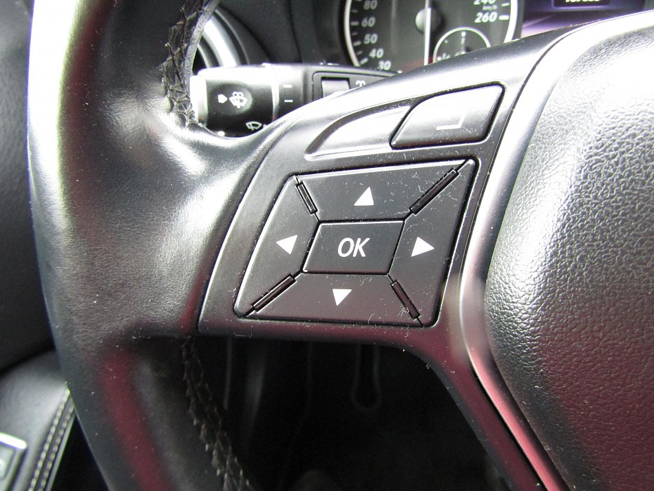 Mercedes-Benz Třída A 1.6i  A180