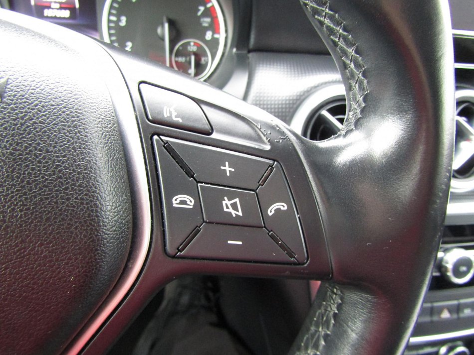 Mercedes-Benz Třída A 1.6i  A180