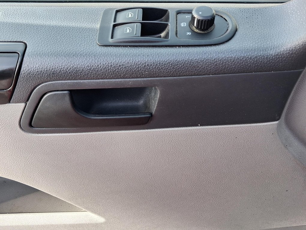 Volkswagen Transporter 2.0TDi  L2 9míst