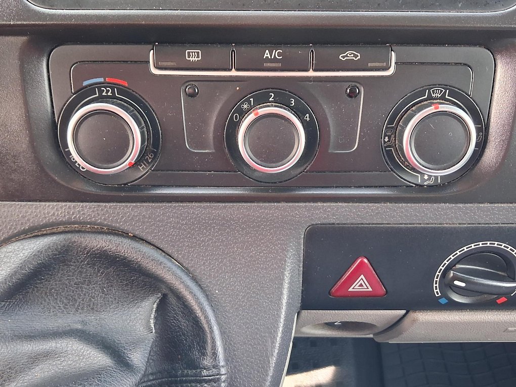 Volkswagen Transporter 2.0TDi  L2 9míst