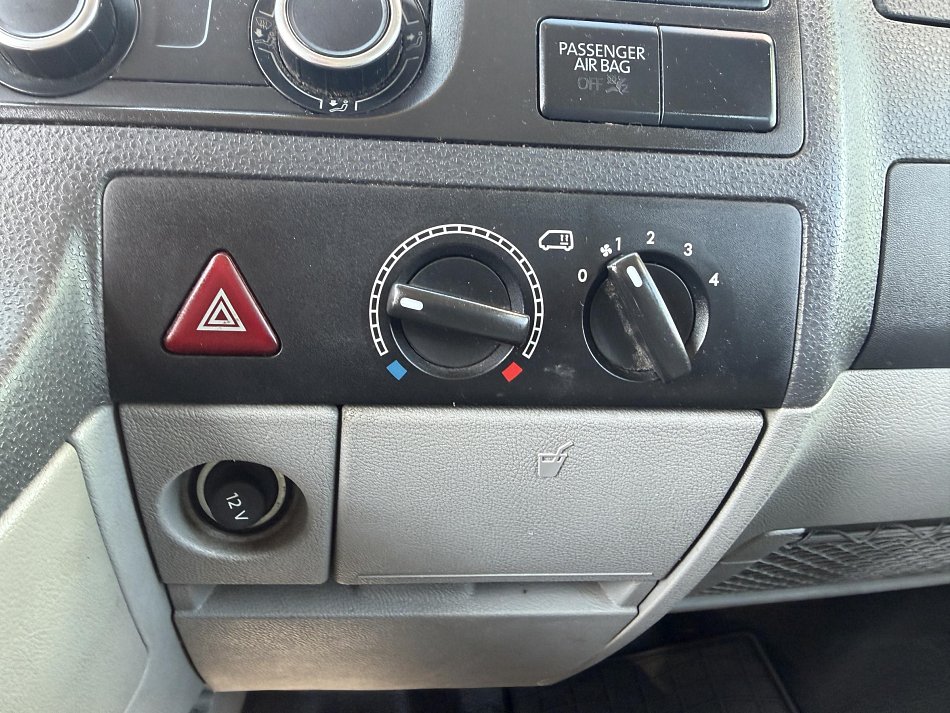 Volkswagen Transporter 2.0TDi  L2 9míst