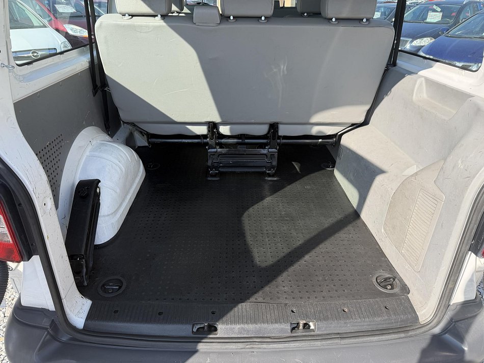 Volkswagen Transporter 2.0TDi  L2 9míst