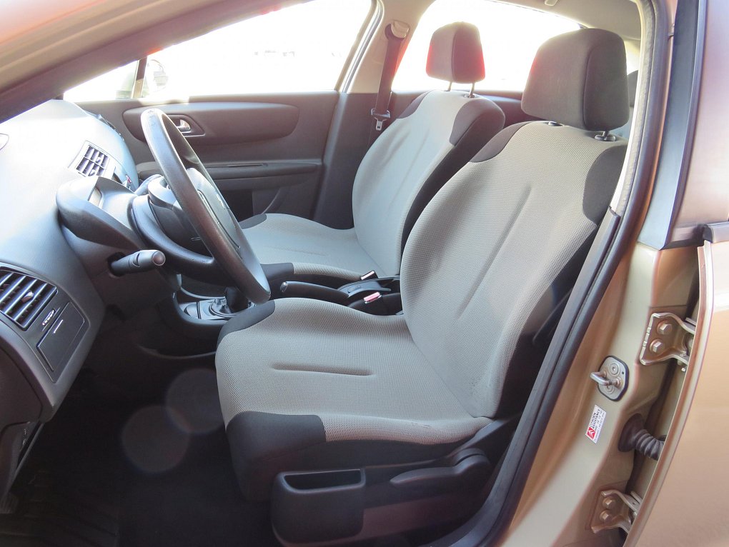 Citroën C4 1.4i 