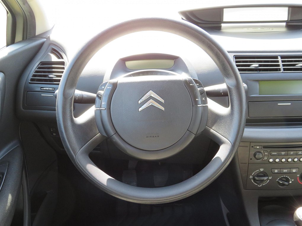 Citroën C4 1.4i 