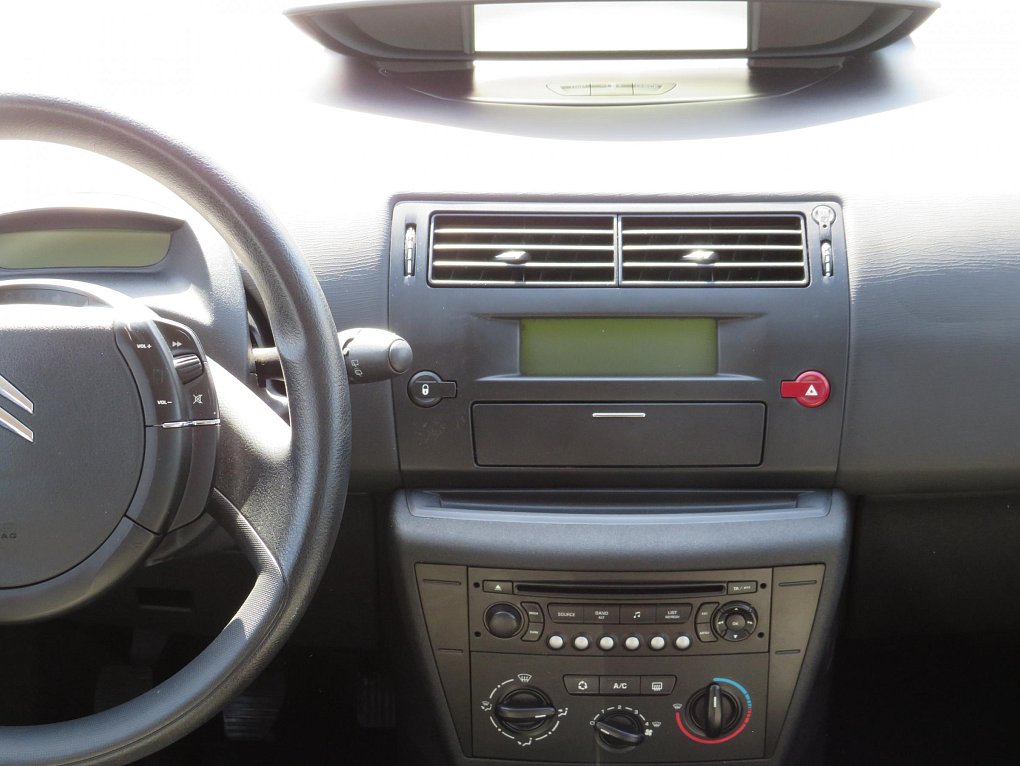Citroën C4 1.4i 