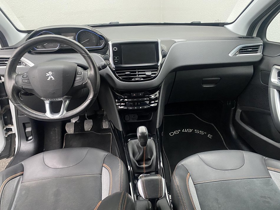 Peugeot 2008 1.2PT Crossway